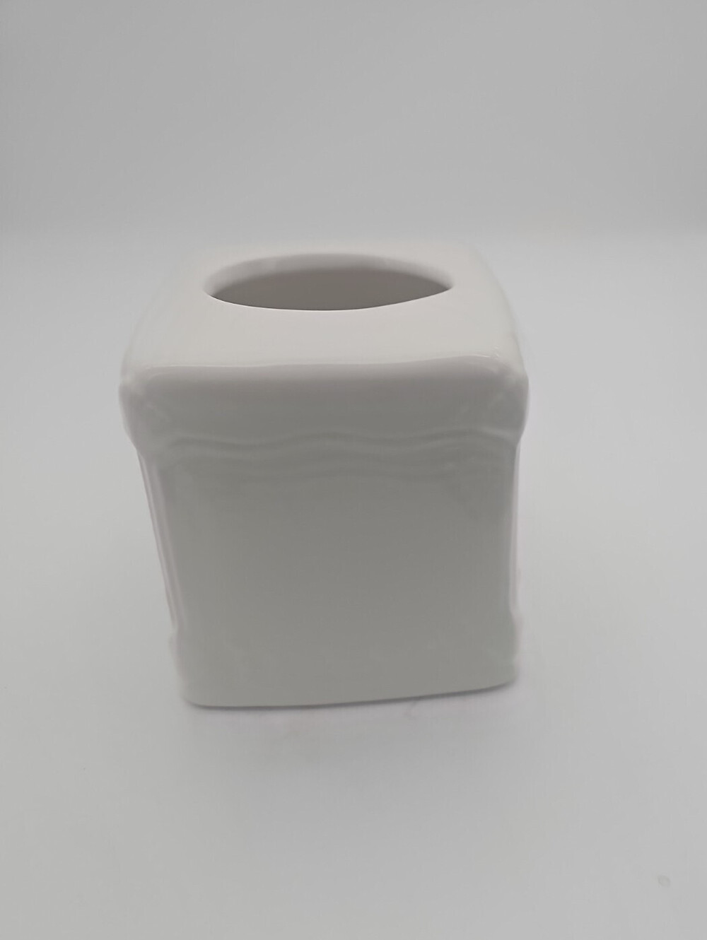 The Rosie Tissue Vessel Ceramic Tissue Holder Bathroom Classic